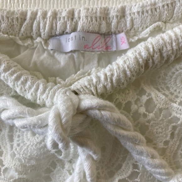 Lost in Alila XS white lace shorts - Picture 2 of 4